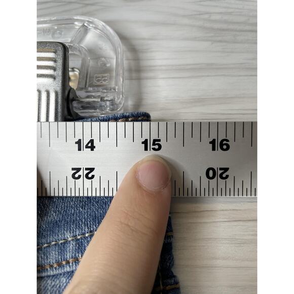 WallFlower Denim Bermuda Shorts Womens Size 5 Blue Cuffed Stretch Embroidered - Picture 4 of 11